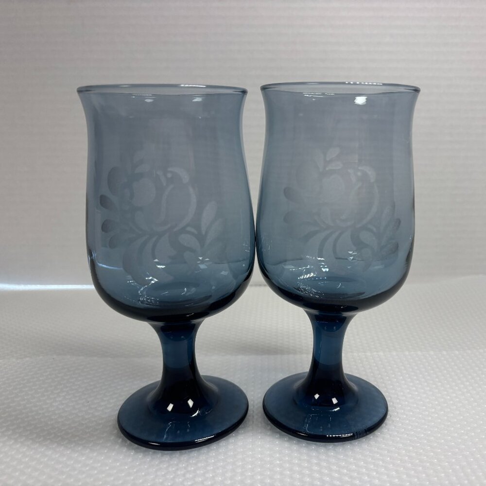 Pfaltzgraff Yorktowne Stemmed Blue Goblets Wine Etched Pattern Glasses Set Of 2